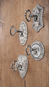 Distressed White Vintage Key Metal Hooks Set